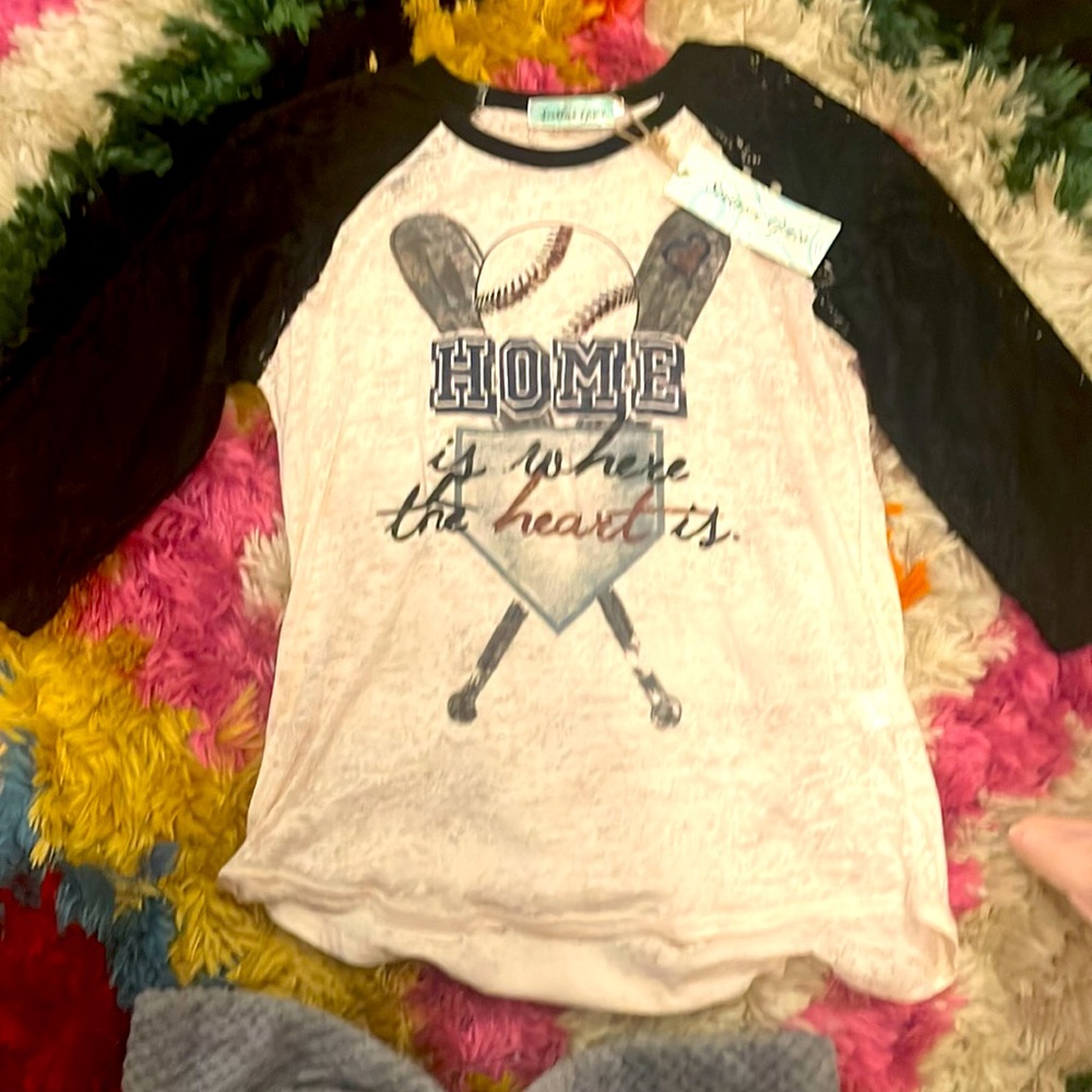 3/4 lace sleeves, new with tags, never worn, sz L, soft material. Baseball mom’s